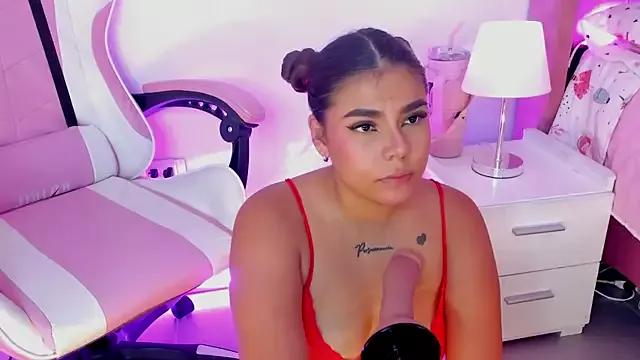 Try our girls live displays and explore the company of endless strippers, with beautiful physiques, vibrating toys and more.