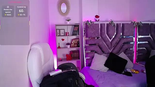 Try our girls live displays and explore the company of endless strippers, with beautiful physiques, vibrating toys and more.