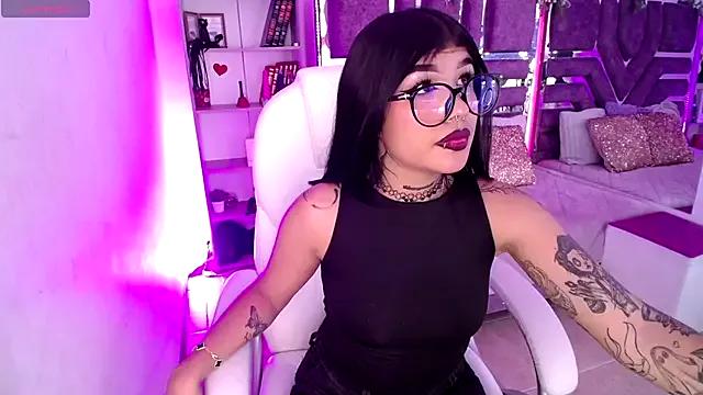 Try our girls live displays and explore the company of endless strippers, with beautiful physiques, vibrating toys and more.