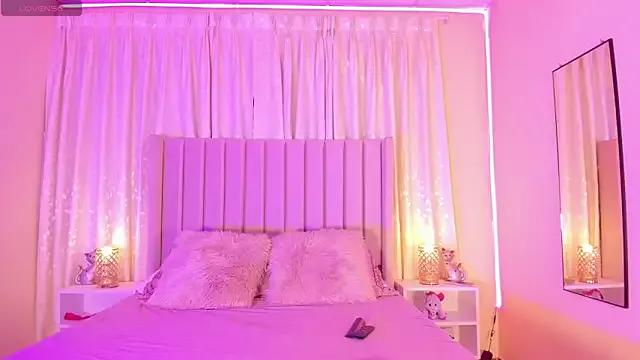 Try our girls live displays and explore the company of endless strippers, with beautiful physiques, vibrating toys and more.