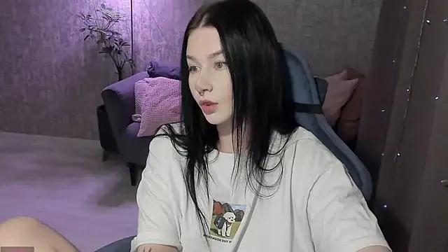 AlinaGreeeen from StripChat is Freechat