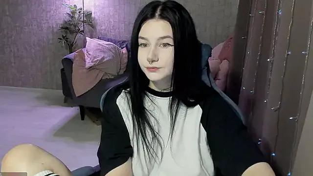 AlinaGreeeen from StripChat is Freechat