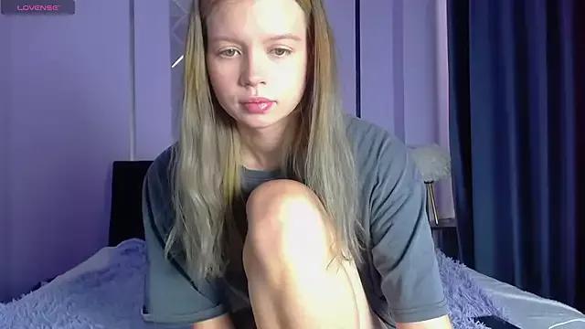 AlisaGoldie from StripChat is Freechat