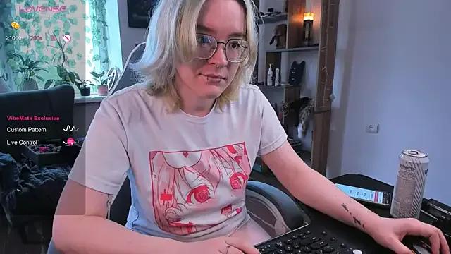 alisahug from StripChat is Freechat