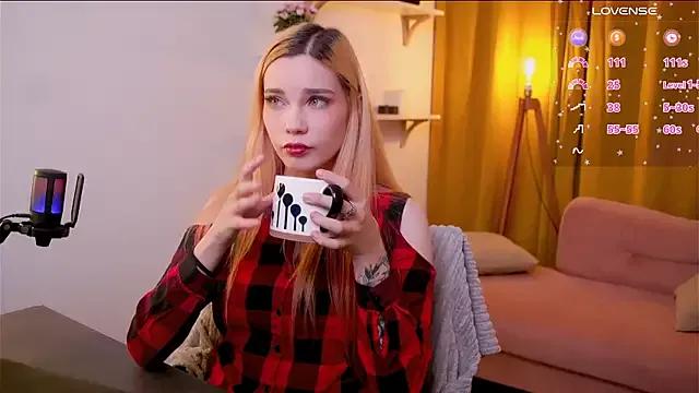 Alissa_Kitty from StripChat is Freechat