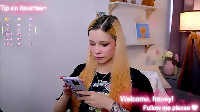 Alissa_Kitty from StripChat is Freechat