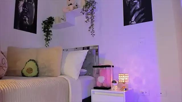 Try our girls live displays and explore the company of endless strippers, with beautiful physiques, vibrating toys and more.