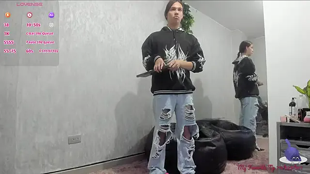 Almaazz — I am your queen