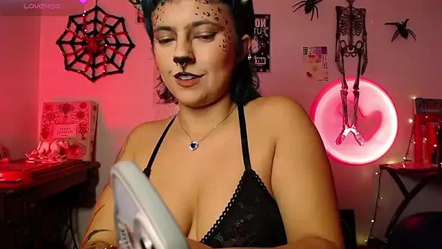 AlmaNanax from StripChat is Freechat