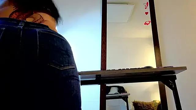 Almma_shy webcams show profile image 