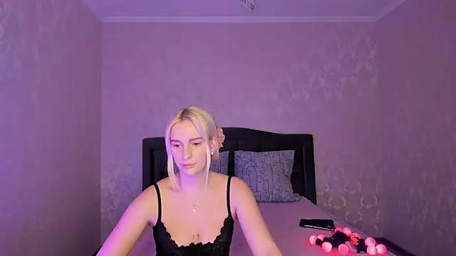 Try our girls live displays and explore the company of endless strippers, with beautiful physiques, vibrating toys and more.