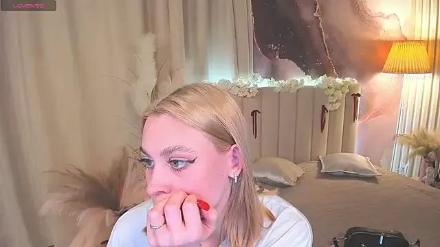 Amanda_Fit_and_Sweet from StripChat is Freechat