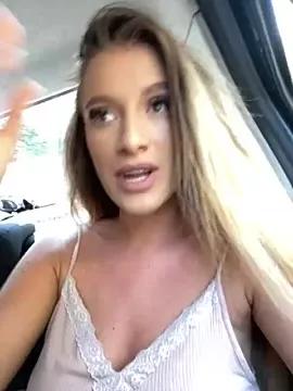 amandateasingg_ from StripChat is Freechat
