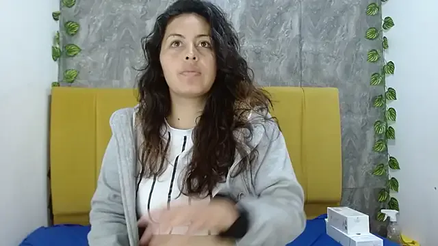 amara_leoncm — 10 spank ass