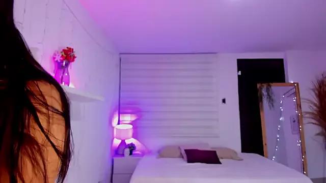 Try our girls live displays and explore the company of endless strippers, with beautiful physiques, vibrating toys and more.