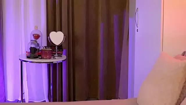 Try our girls live displays and explore the company of endless strippers, with beautiful physiques, vibrating toys and more.