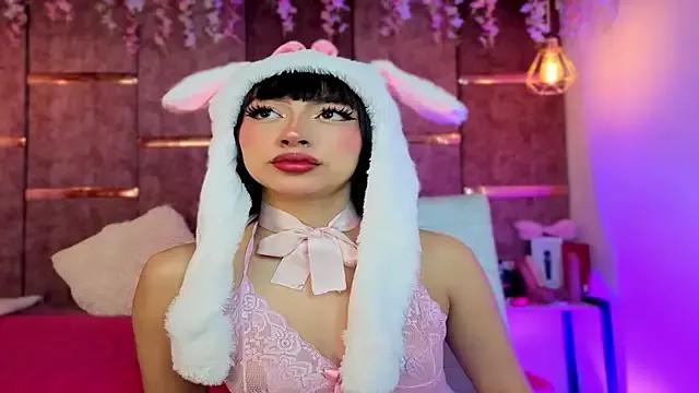 Try our girls live displays and explore the company of endless strippers, with beautiful physiques, vibrating toys and more.