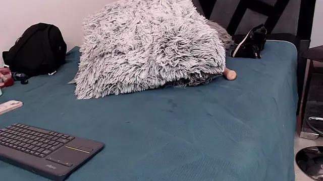 Try our girls live displays and explore the company of endless strippers, with beautiful physiques, vibrating toys and more.