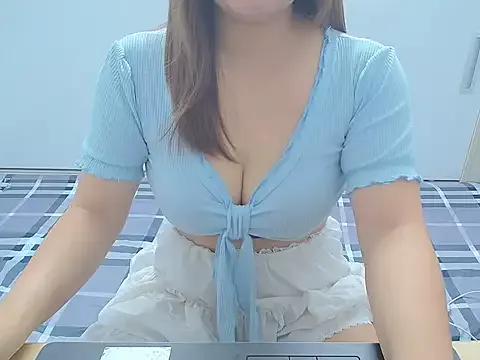 Try our girls live displays and explore the company of endless strippers, with beautiful physiques, vibrating toys and more.