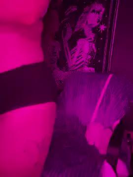 Try our girls live displays and explore the company of endless strippers, with beautiful physiques, vibrating toys and more.