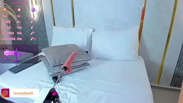 Try our girls live displays and explore the company of endless strippers, with beautiful physiques, vibrating toys and more.