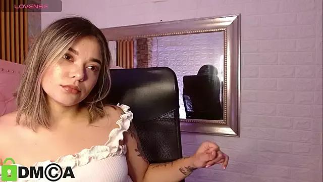 Amy__harper from StripChat is Freechat
