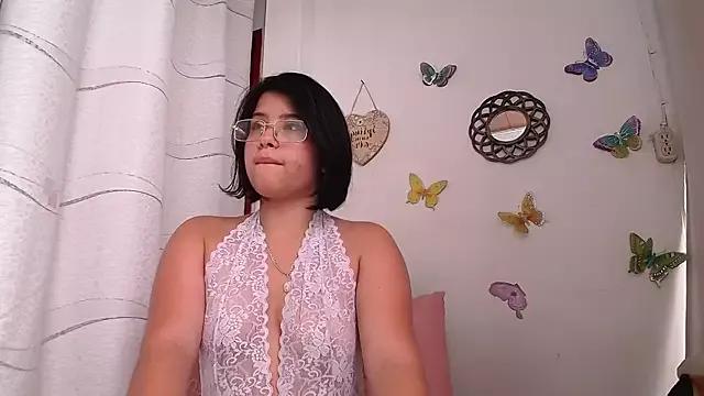 Try our girls live displays and explore the company of endless strippers, with beautiful physiques, vibrating toys and more.