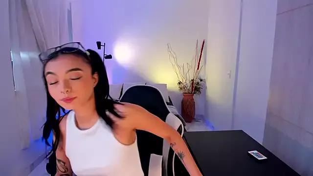 Try our girls live displays and explore the company of endless strippers, with beautiful physiques, vibrating toys and more.