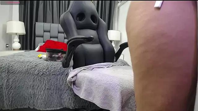Try our girls live displays and explore the company of endless strippers, with beautiful physiques, vibrating toys and more.