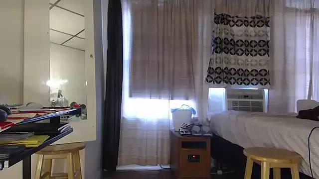 Try our girls live displays and explore the company of endless strippers, with beautiful physiques, vibrating toys and more.