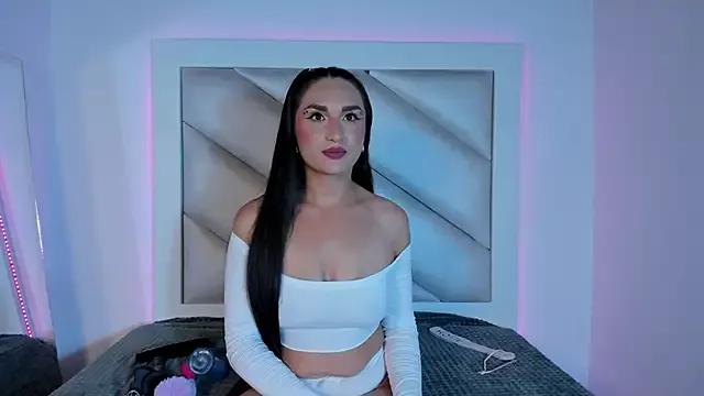 Try our girls live displays and explore the company of endless strippers, with beautiful physiques, vibrating toys and more.