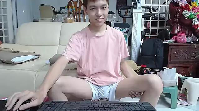 andrewooi from StripChat is Freechat