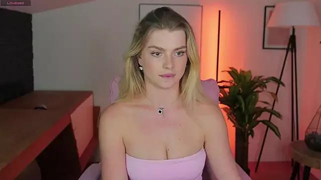 Try our girls live displays and explore the company of endless strippers, with beautiful physiques, vibrating toys and more.