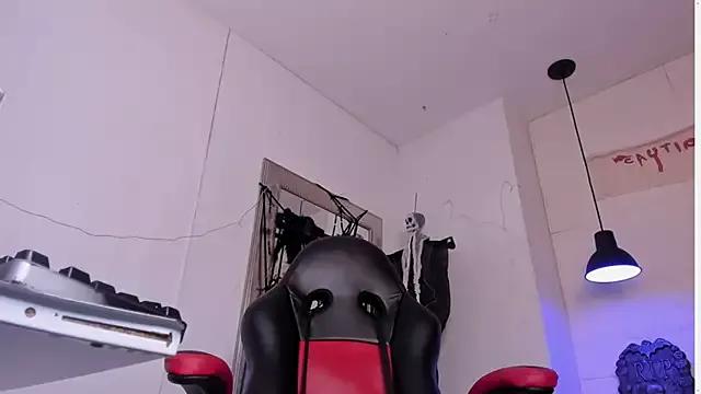 Try our girls live displays and explore the company of endless strippers, with beautiful physiques, vibrating toys and more.