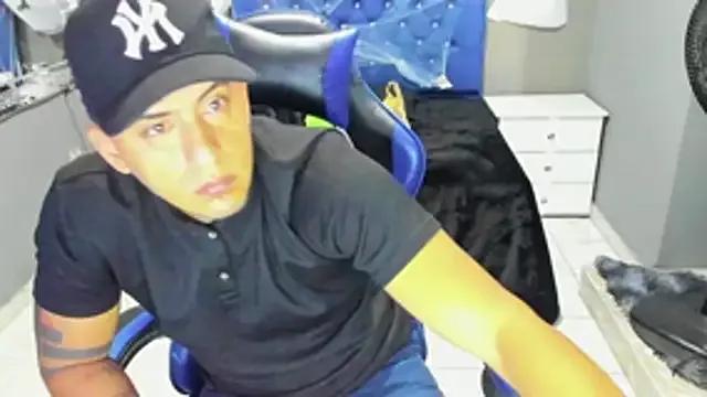 AngelAndChris from StripChat is Freechat