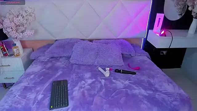 Try our girls live displays and explore the company of endless strippers, with beautiful physiques, vibrating toys and more.