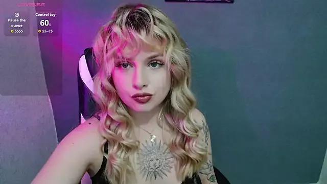 Try our girls live displays and explore the company of endless strippers, with beautiful physiques, vibrating toys and more.