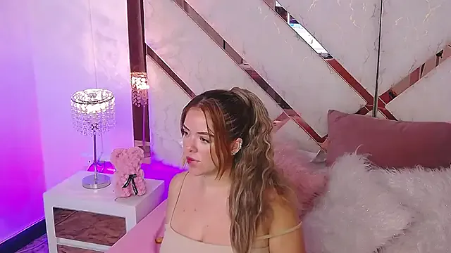 Avatar of AngelieeVoyer