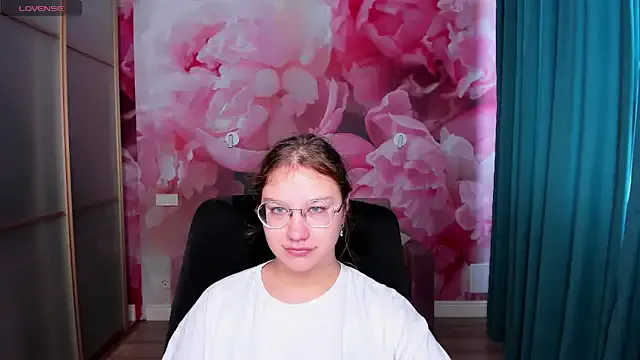 Avatar of AngelinaLow