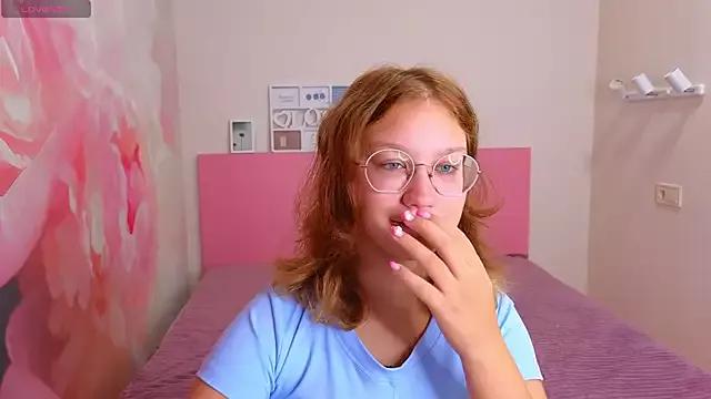 AngelinaLow from StripChat is Freechat