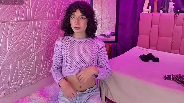 Try our girls live displays and explore the company of endless strippers, with beautiful physiques, vibrating toys and more.