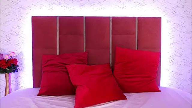 Try our girls live displays and explore the company of endless strippers, with beautiful physiques, vibrating toys and more.