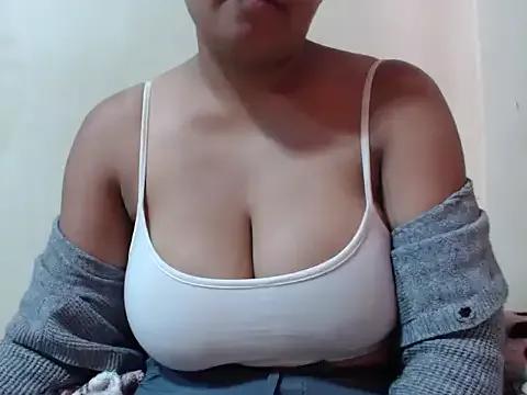 Anialovie from StripChat is Freechat
