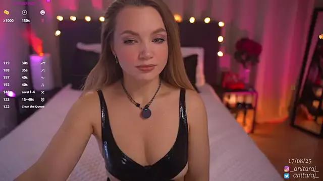 Try our girls live displays and explore the company of endless strippers, with beautiful physiques, vibrating toys and more.