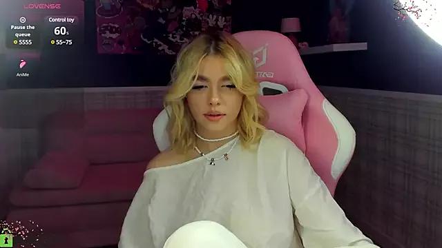 Try our girls live displays and explore the company of endless strippers, with beautiful physiques, vibrating toys and more.