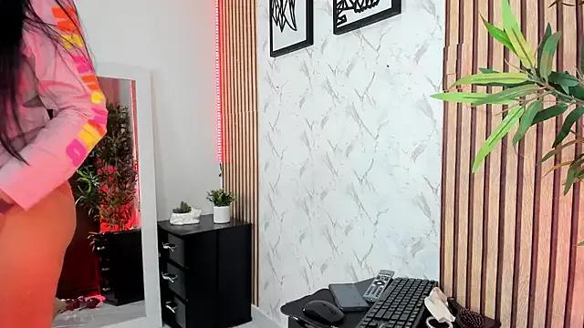 Try our girls live displays and explore the company of endless strippers, with beautiful physiques, vibrating toys and more.