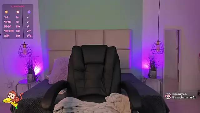 Try our girls live displays and explore the company of endless strippers, with beautiful physiques, vibrating toys and more.