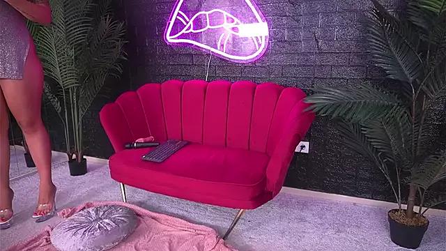 Try our girls live displays and explore the company of endless strippers, with beautiful physiques, vibrating toys and more.