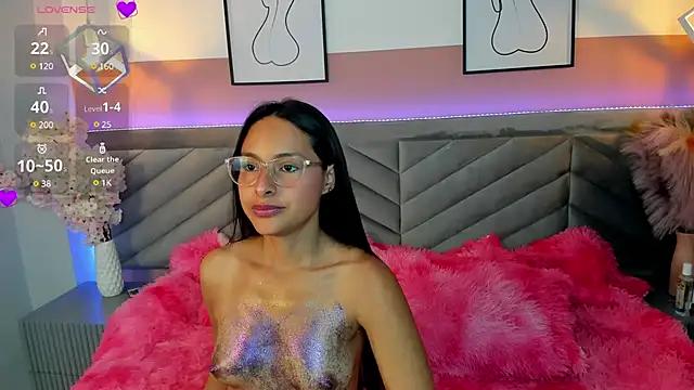 Try our girls live displays and explore the company of endless strippers, with beautiful physiques, vibrating toys and more.