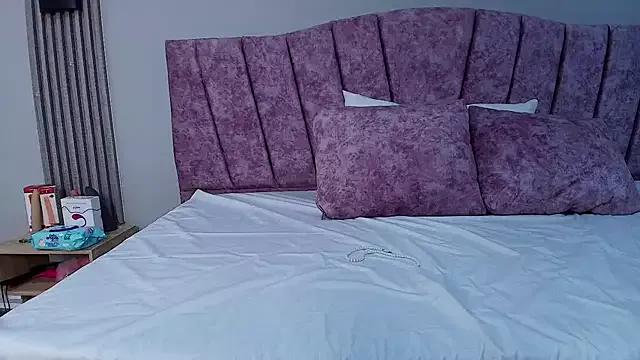 Try our girls live displays and explore the company of endless strippers, with beautiful physiques, vibrating toys and more.